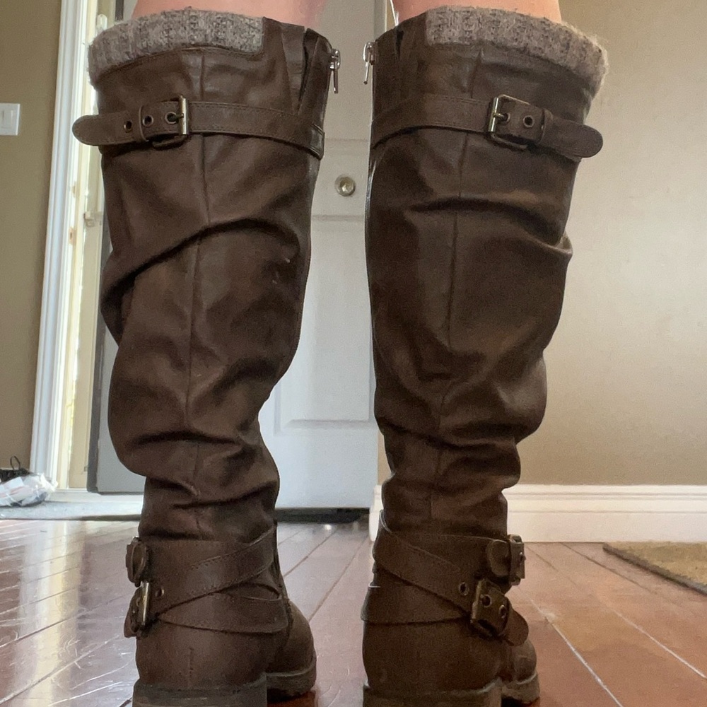Very nice, wider calf women’s boots. Very comfortable. - Picture 3 of 5